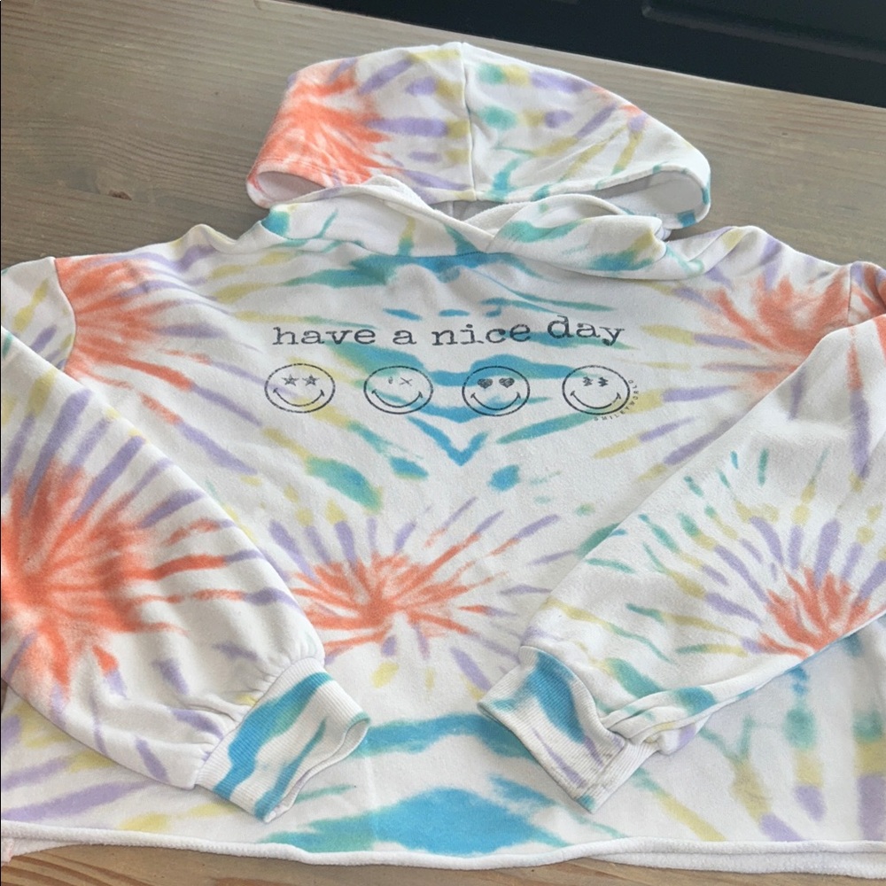 Smiley World Tie-Dye ‘Have a Nice Day’ Cropped Hoodie